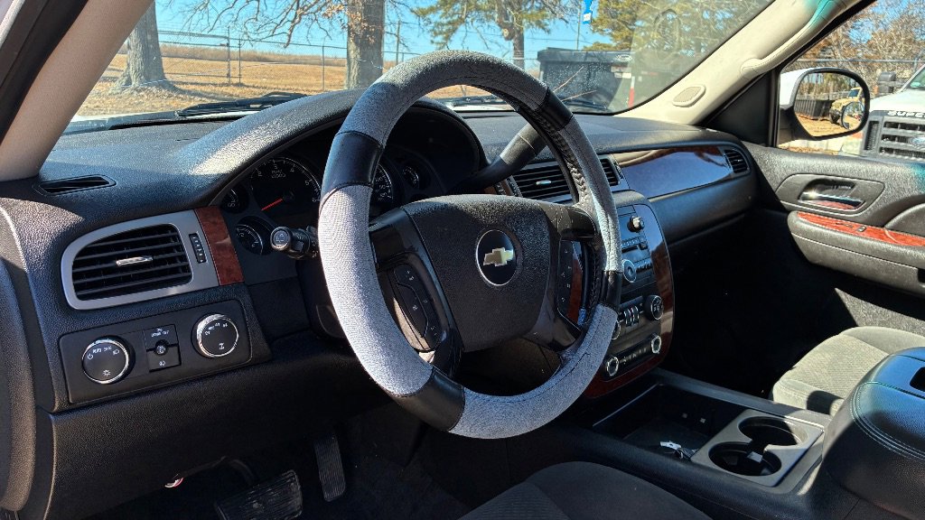 Used 2008 Chevrolet Suburban LT w/ Convenience Package 1 image 9