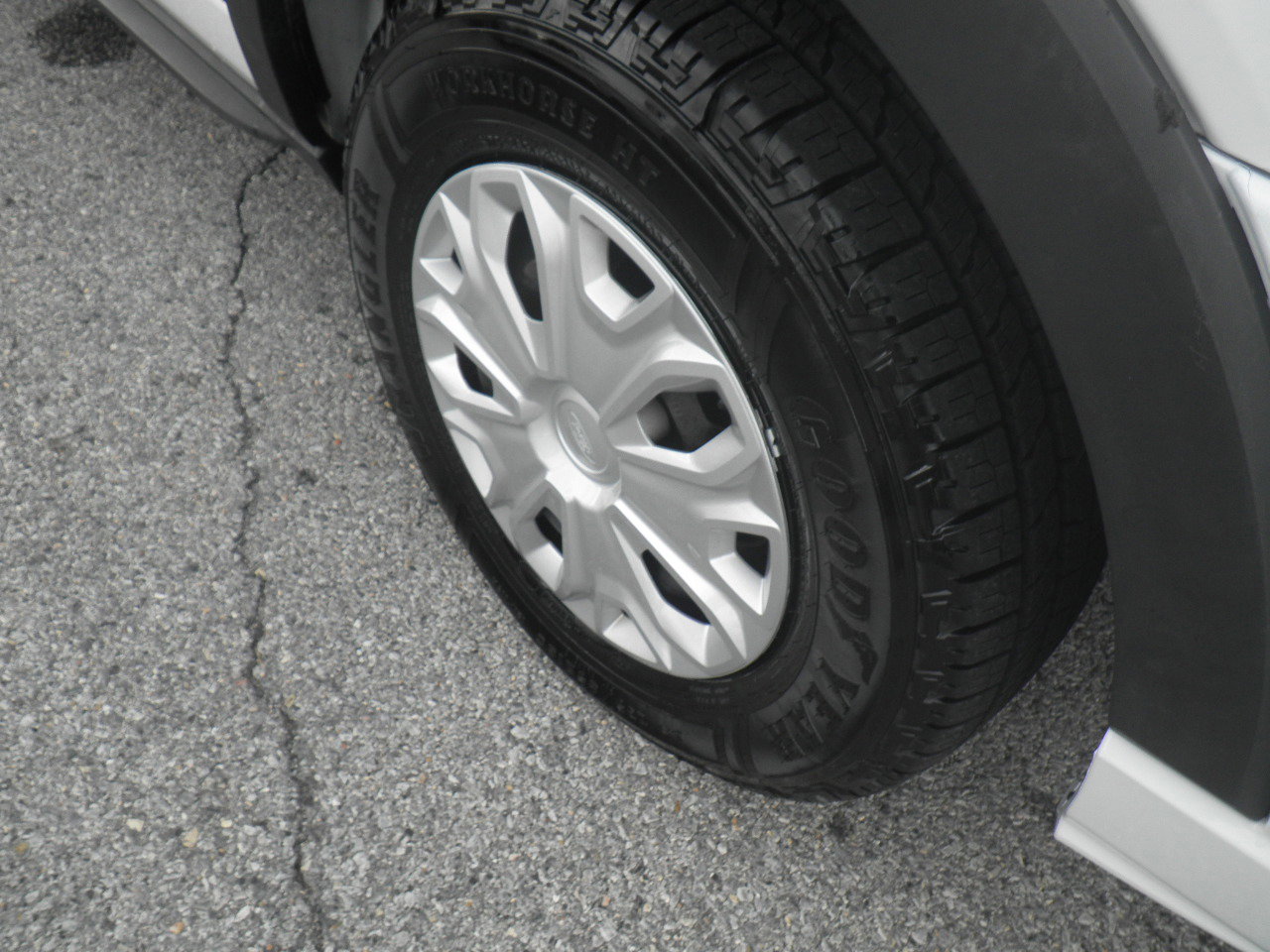 Used 2023 Ford Transit 350 XLT image 9