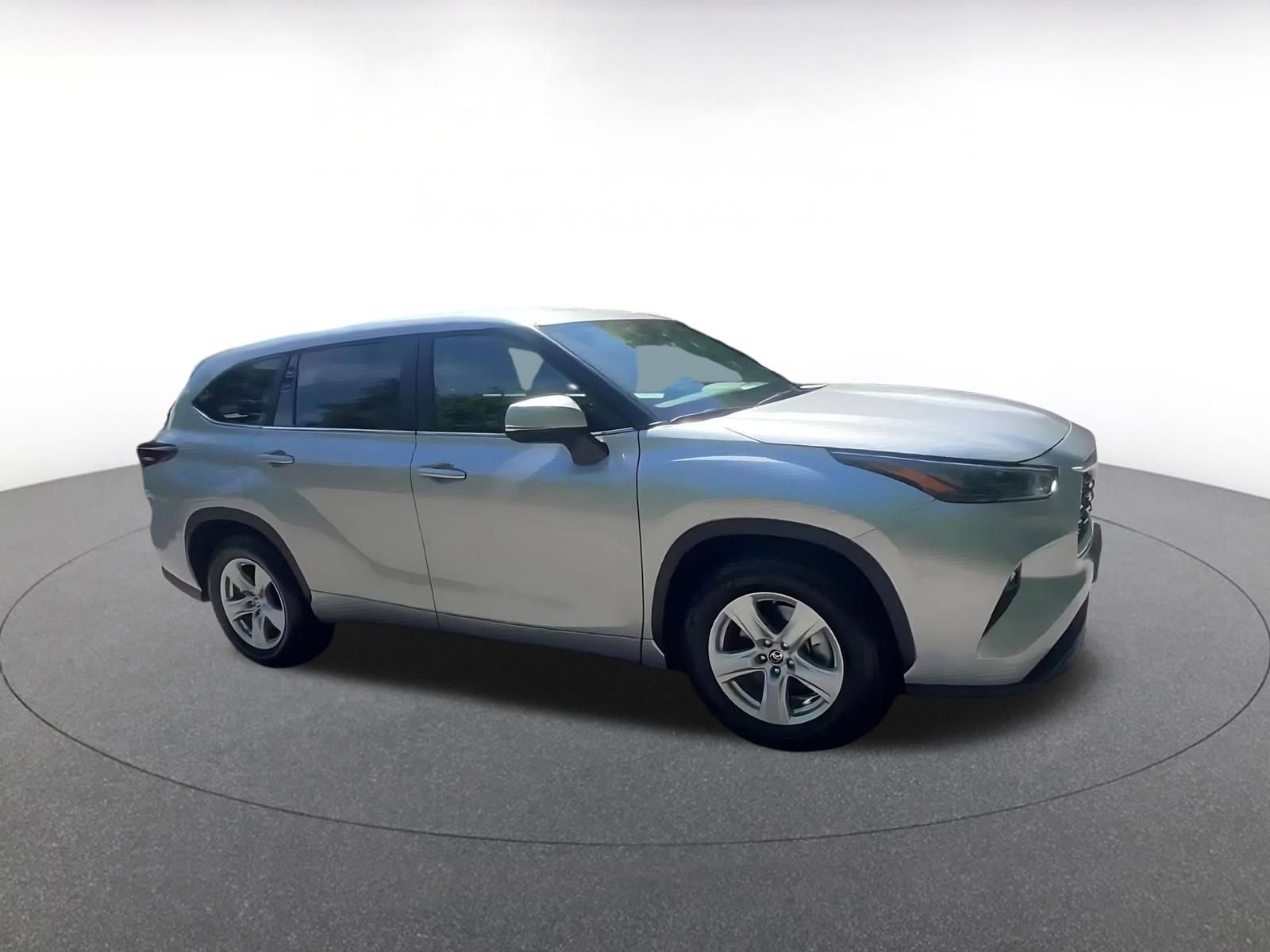 Used 2025 Toyota Highlander LE FWD video 2