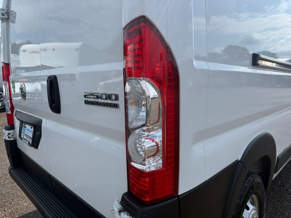 Used 2025 RAM ProMaster 2500 w/ Convenience Group FWD image 30
