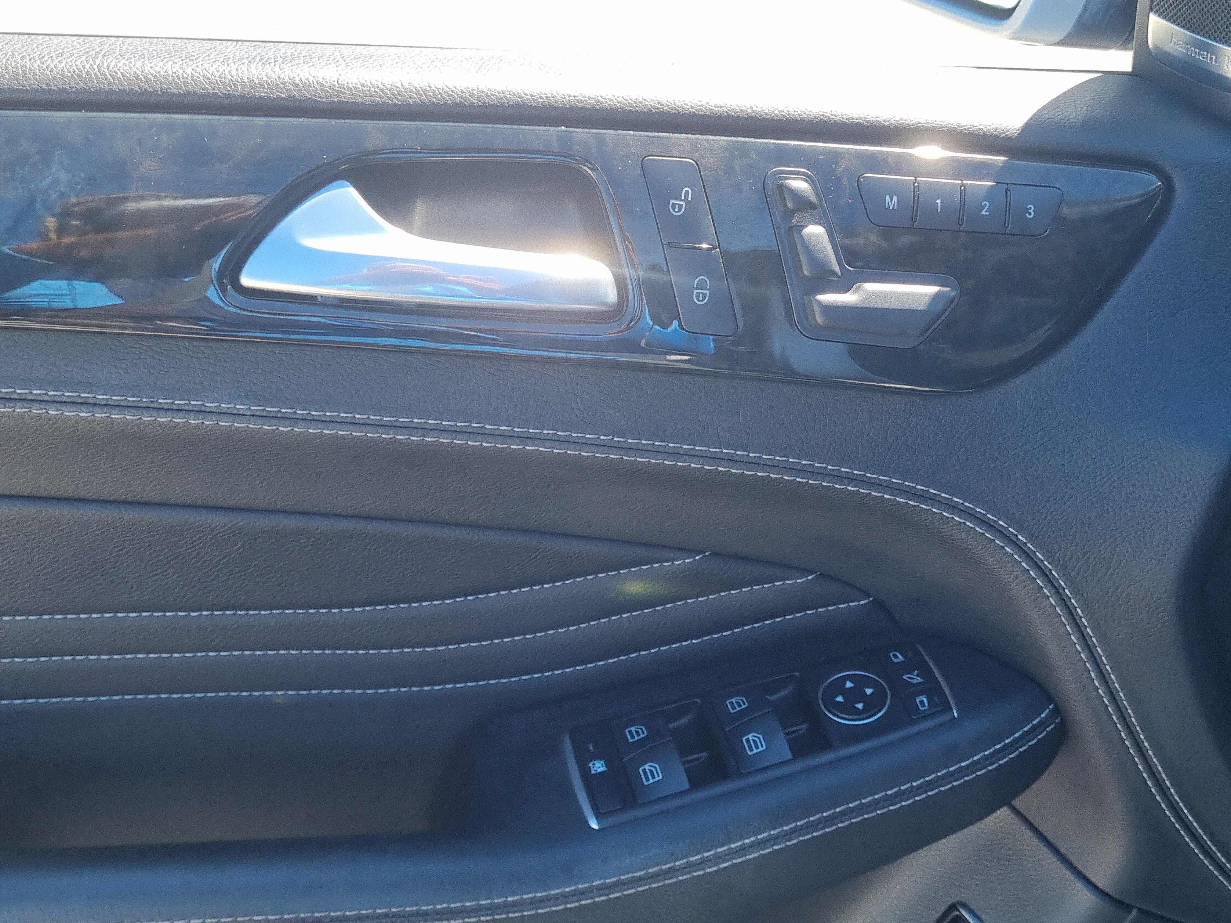 Used 2014 Mercedes-Benz ML 550 4MATIC image 24