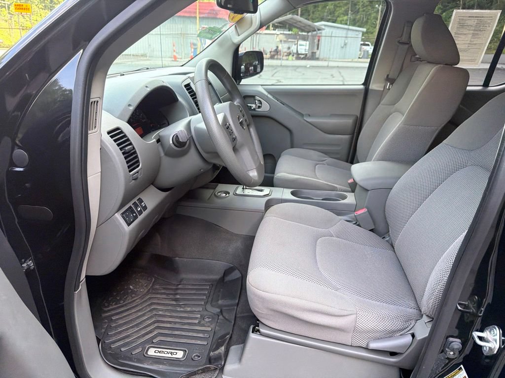 Used 2021 Nissan Frontier SV w/ Midnight Edition Floor Mats AWD/4WD image 9