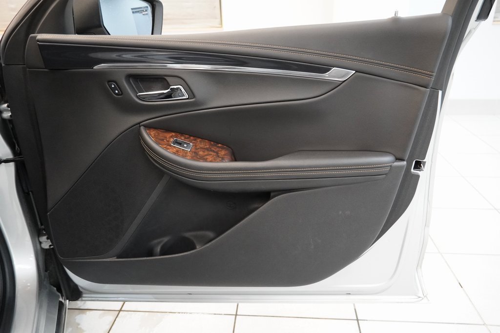 Used 2015 Chevrolet Impala LT w/ Convenience Package image 29