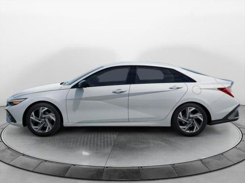 New 2026 Hyundai Elantra SEL Sport Premium image 3