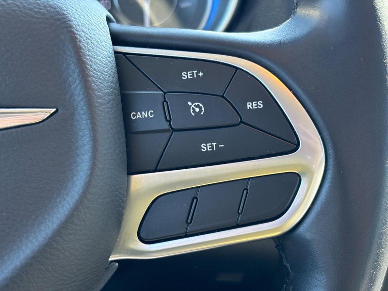 Used 2022 Chrysler 300 Touring L image 19