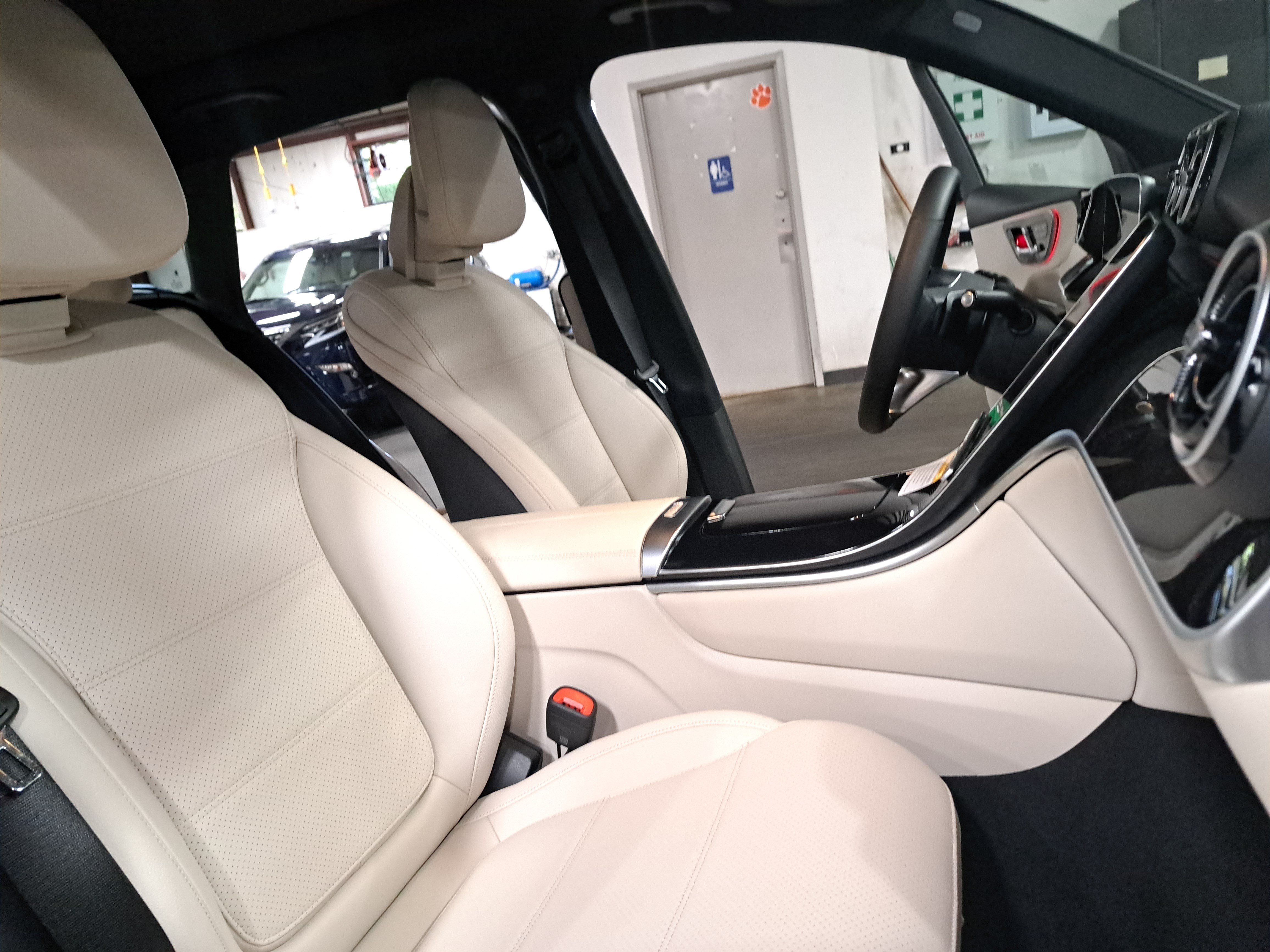 Used 2026 Mercedes-Benz GLC 300 4MATIC image 11