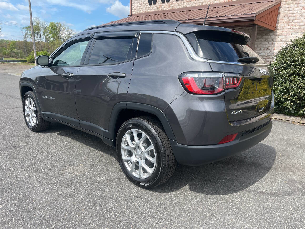 Used 2023 Jeep Compass Latitude AWD/4WD image 8