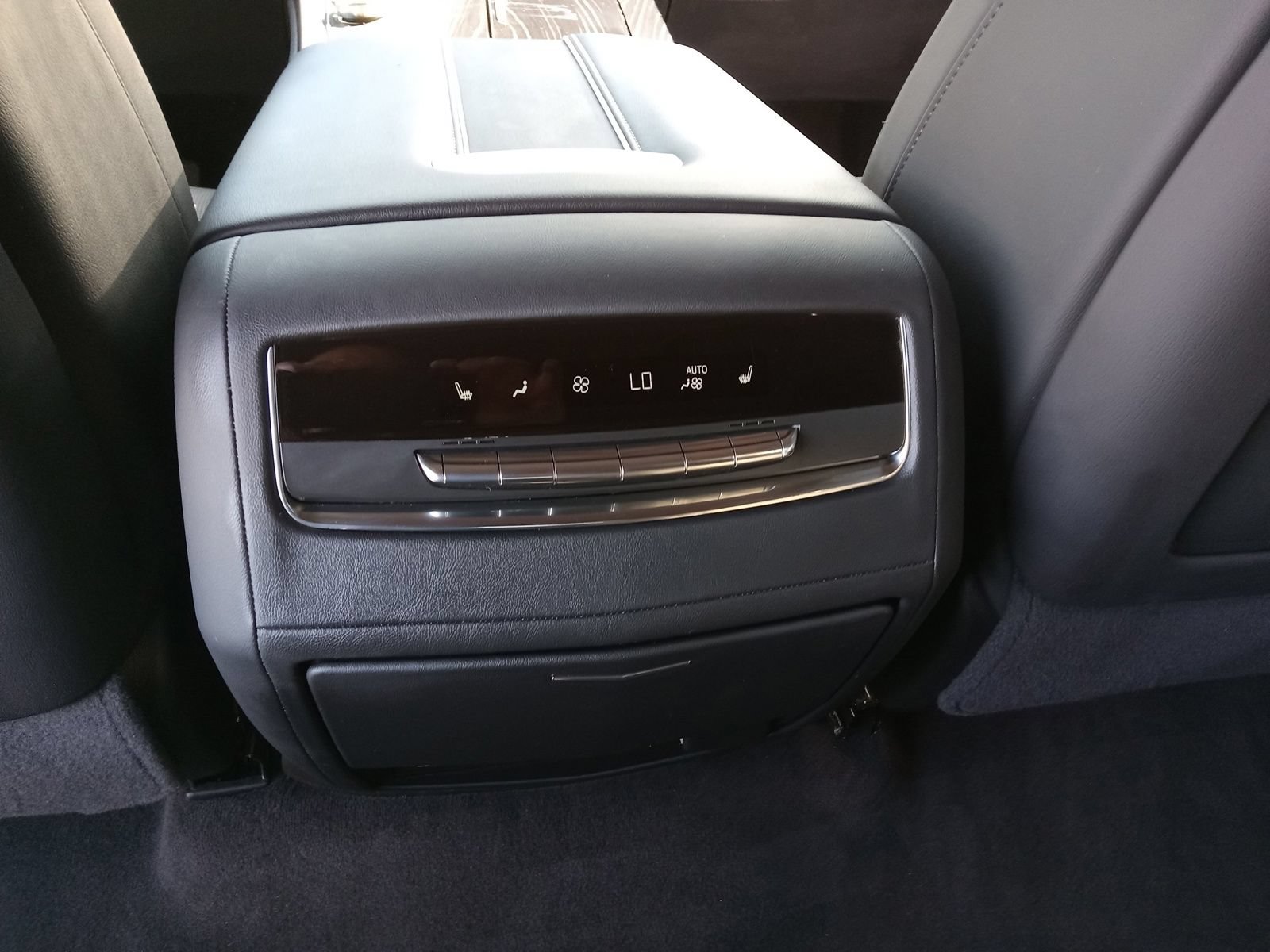 Used 2024 Cadillac Escalade Sport w/ LPO, ONYX Package AWD/4WD image 25
