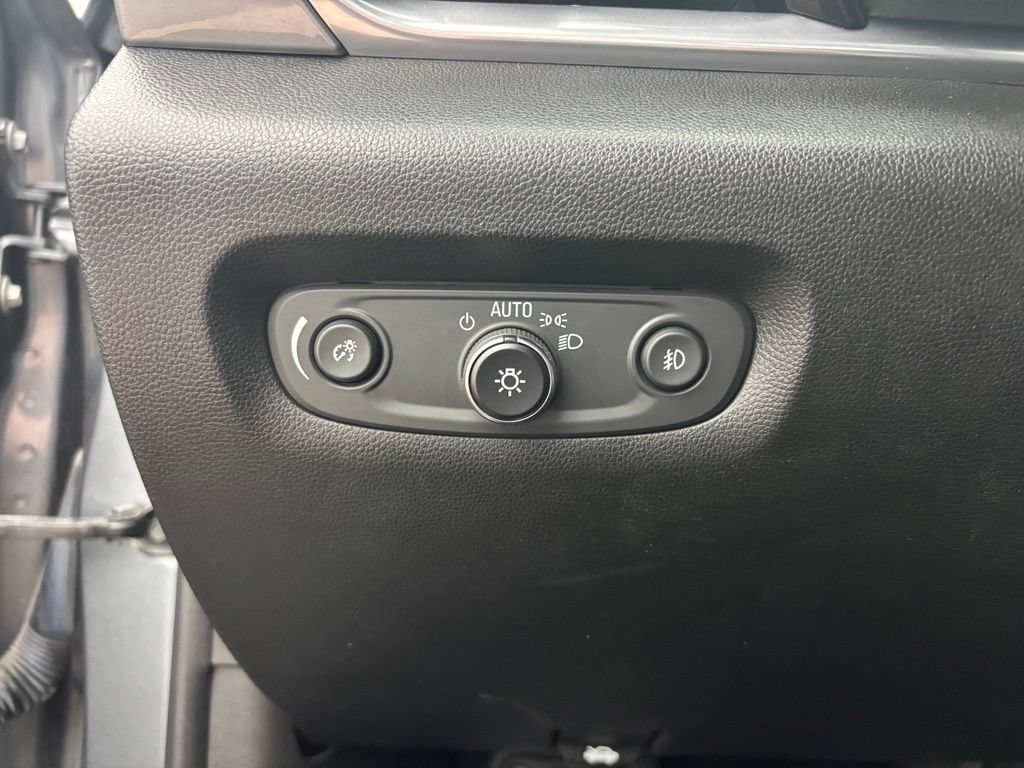 Used 2019 Chevrolet Traverse LT FWD image 28