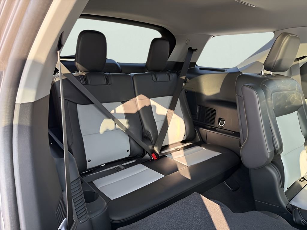 Used 2023 Ford Explorer XLT w/ Equipment Group 202A image 14