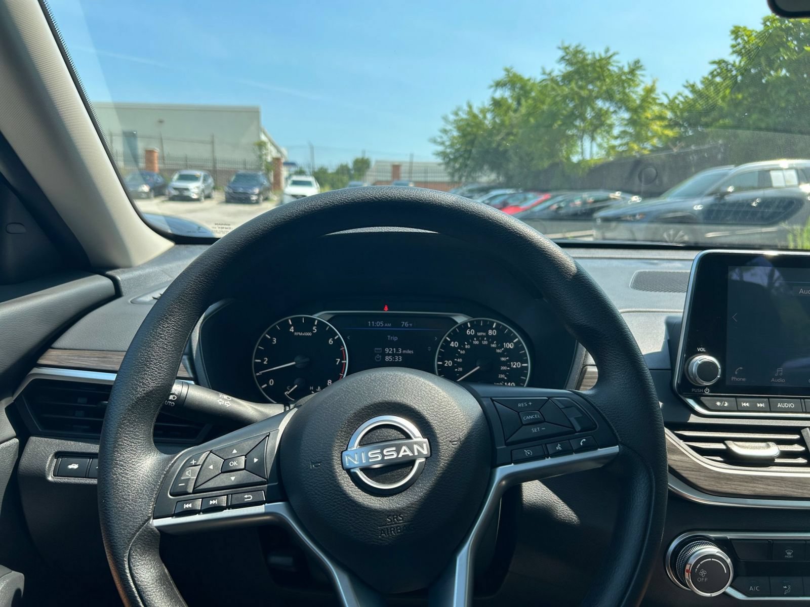 Used 2025 Nissan Altima 2.5 SV FWD image 29