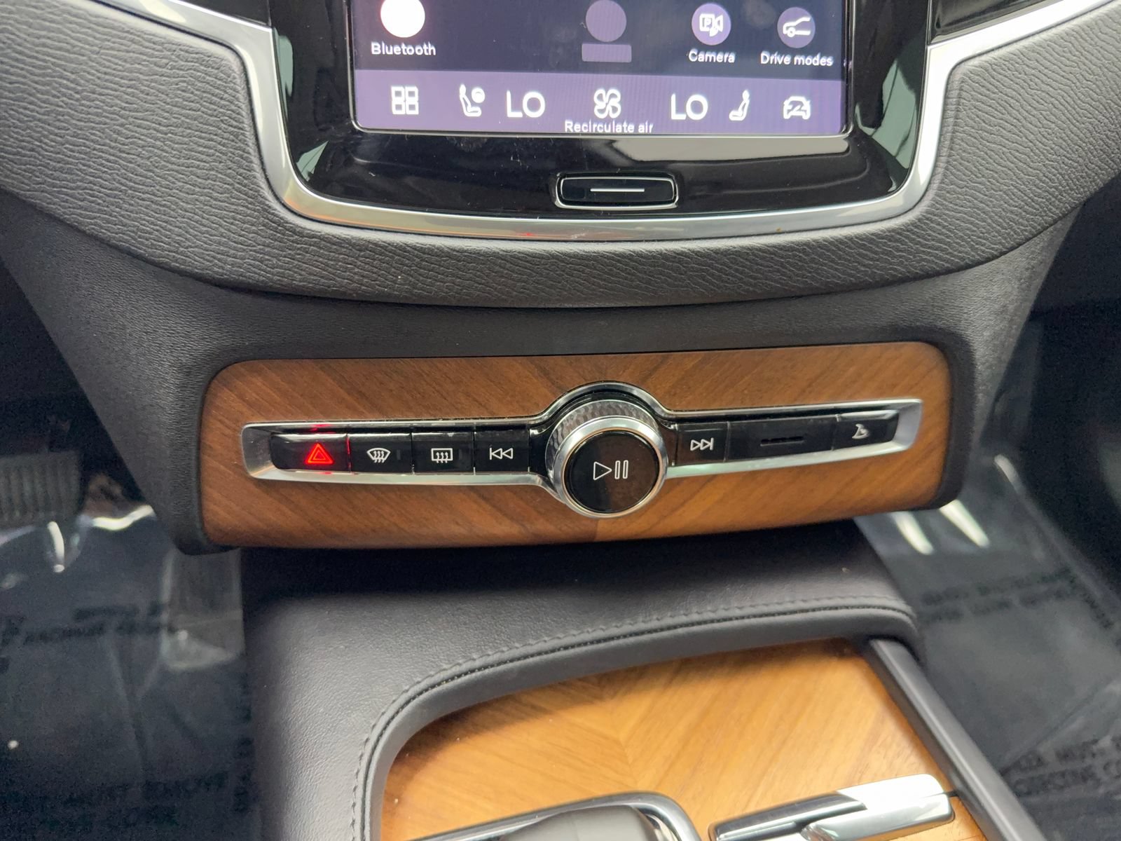 Used 2024 Volvo XC90 T8 Plus AWD/4WD image 29