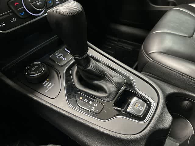 Used 2019 Jeep Cherokee Latitude Plus AWD/4WD image 24