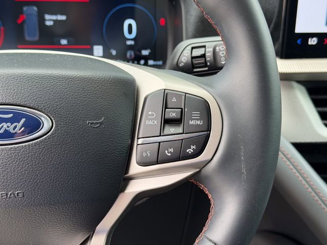 Used 2025 Ford Explorer Active RWD image 11