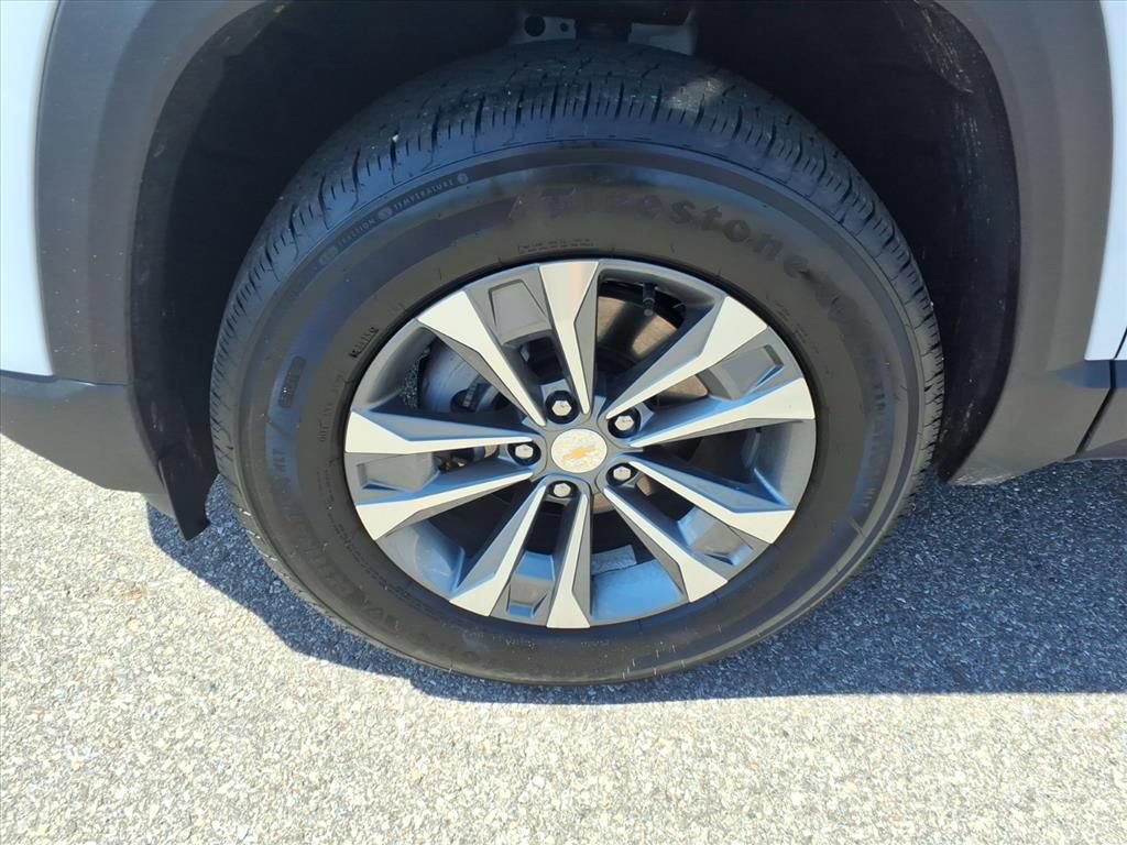 Used 2026 Chevrolet Equinox LT FWD image 11