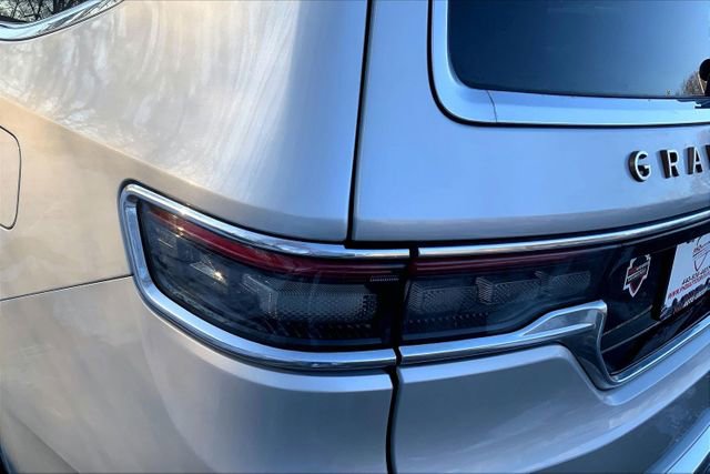 Used 2024 Jeep Grand Wagoneer L Series III image 12