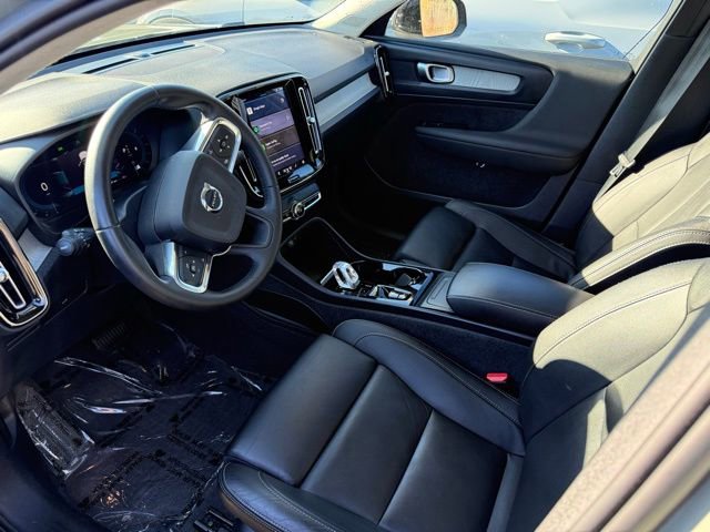 Certified 2024 Volvo XC40 B5 Plus w/ Protection Package Premier image 19