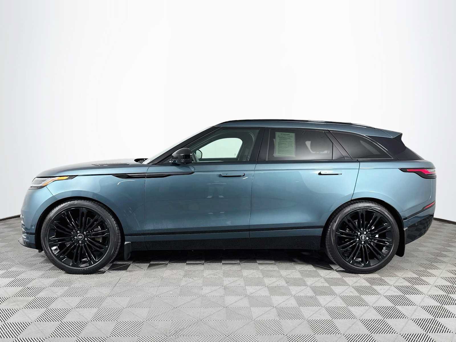 Used 2026 Land Rover Range Rover Velar Dynamic SE AWD/4WD image 8