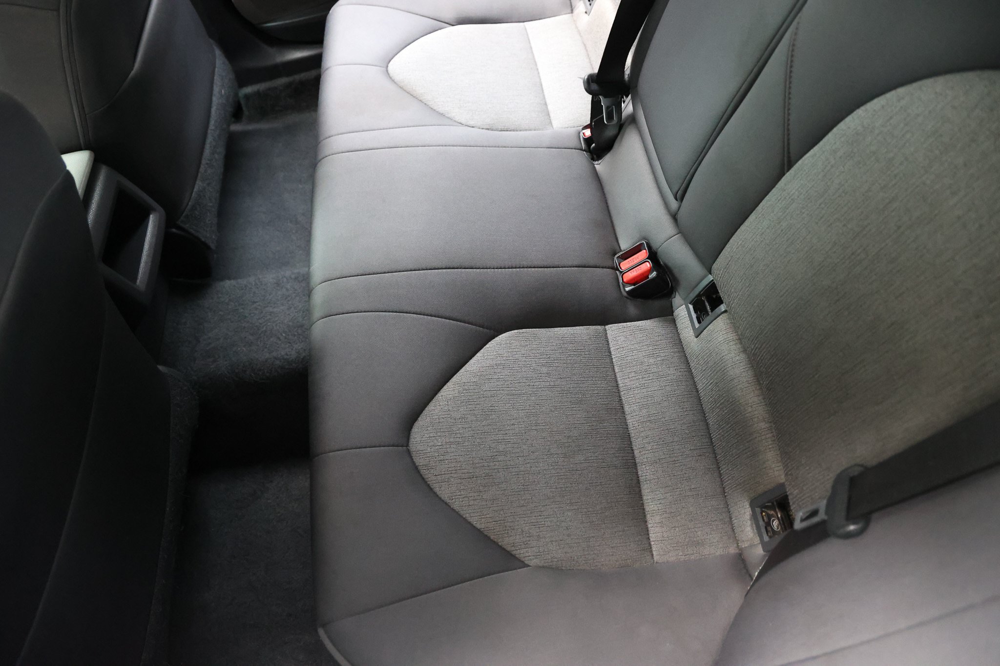 Used 2018 Toyota Camry LE FWD image 14