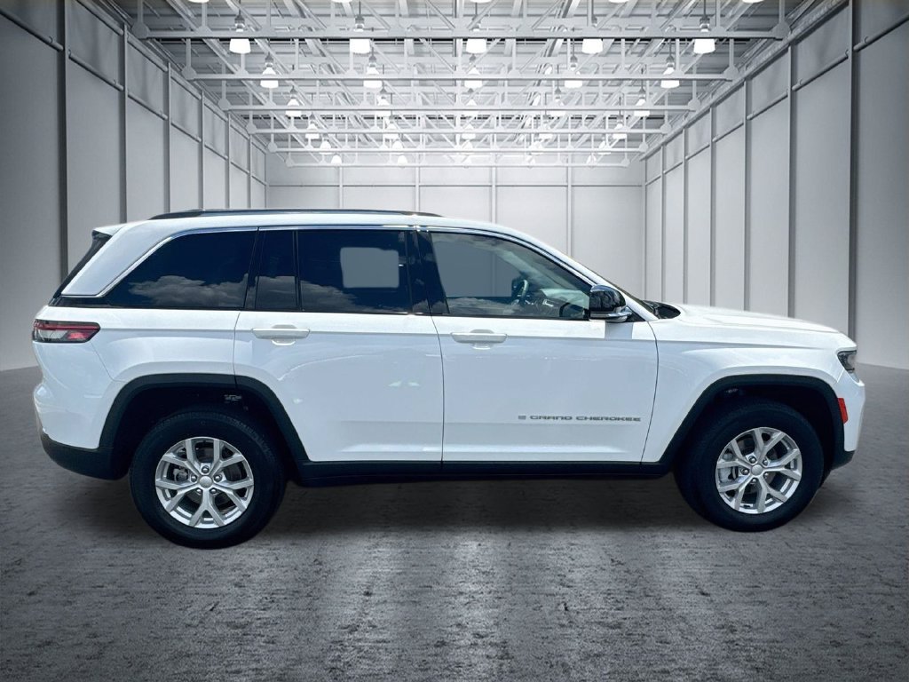 Used 2023 Jeep Grand Cherokee Limited AWD/4WD image 10