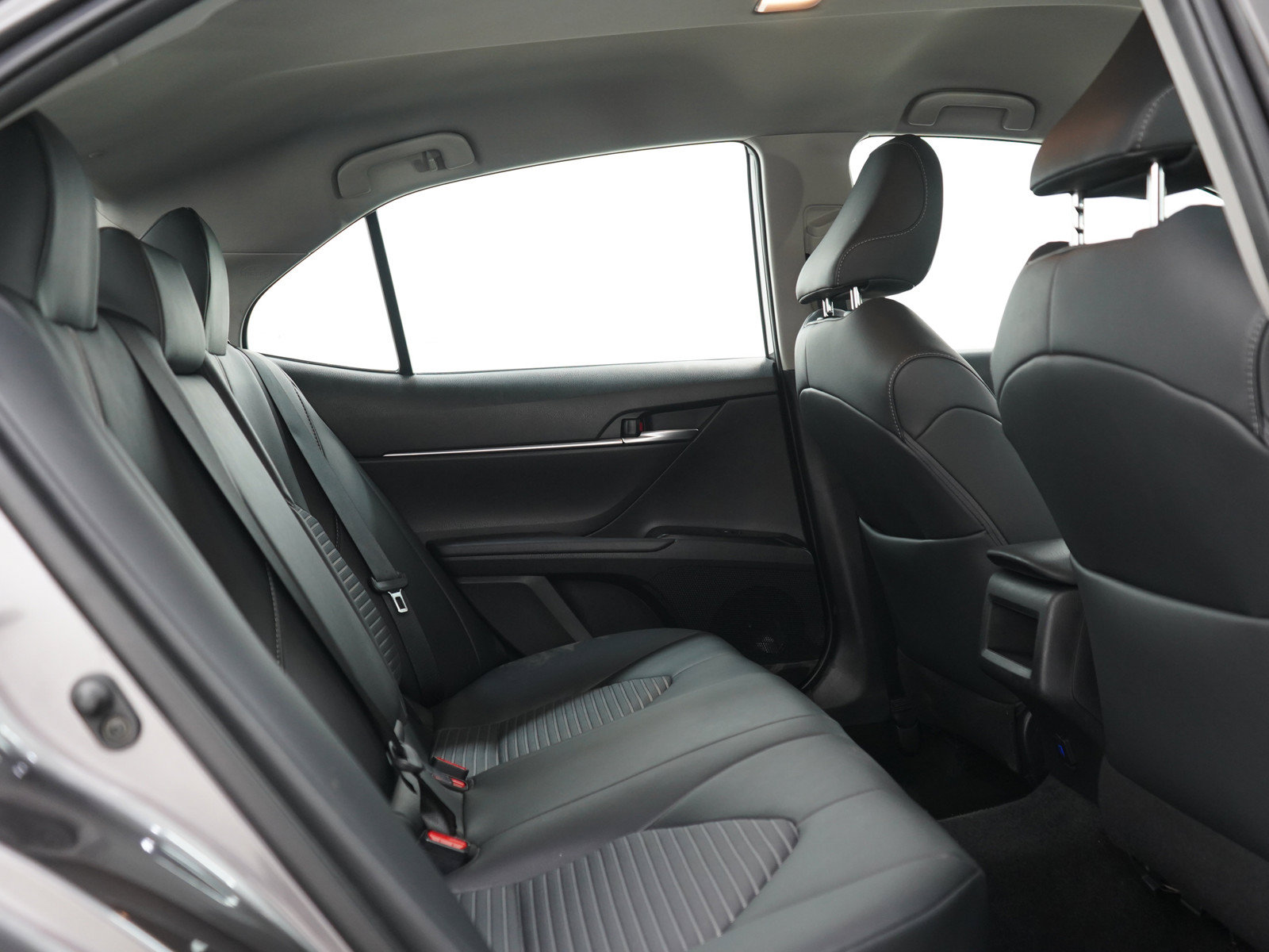 Used 2019 Toyota Camry SE FWD image 9