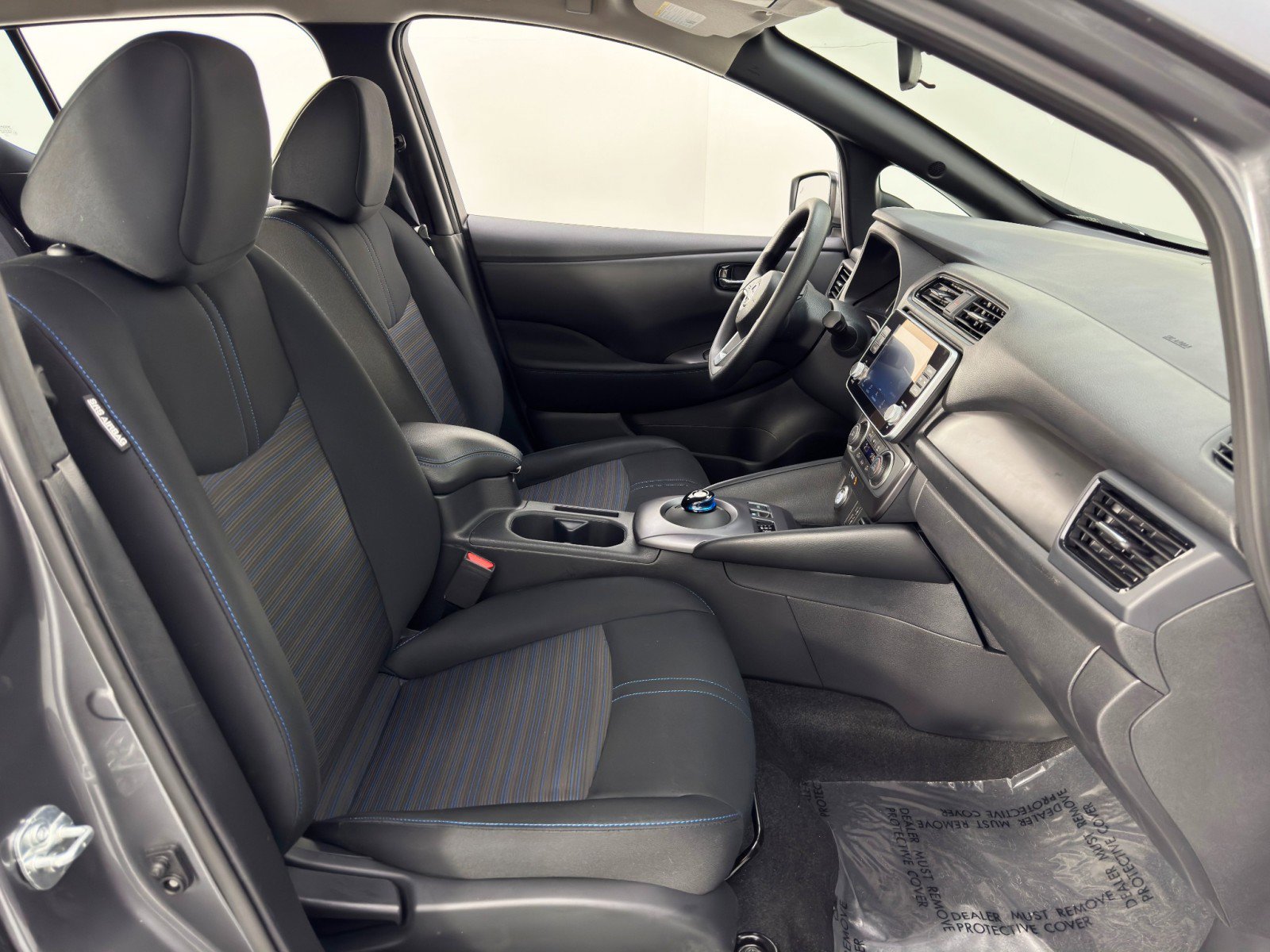 Used 2025 Nissan Leaf S image 14