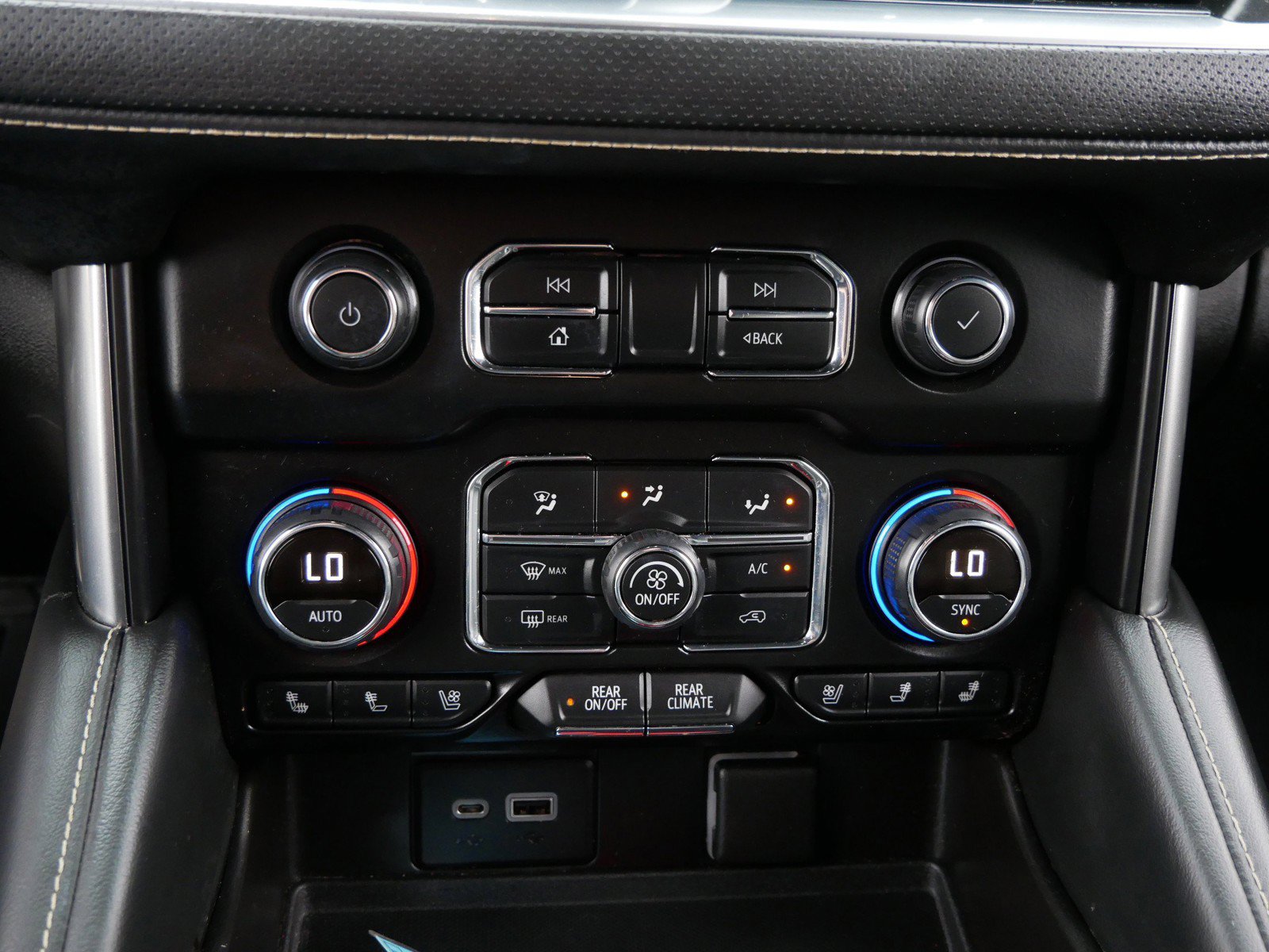 Used 2021 Chevrolet Tahoe Premier w/ Premium Package AWD/4WD image 23