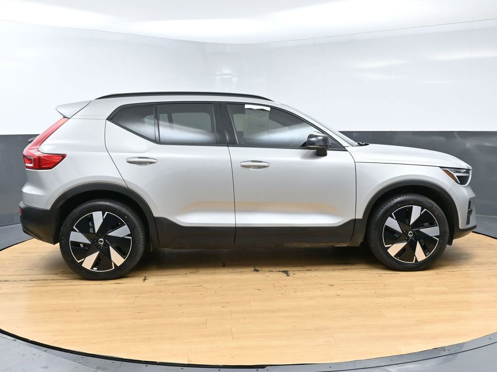 Used 2025 Volvo EX40 Core AWD/4WD image 51