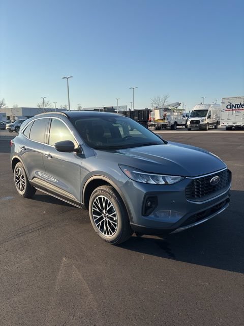 New 2026 Ford Escape SE FWD 360° Tour
