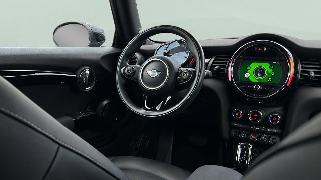 Used 2021 MINI Cooper 2-Door Hardtop image 31