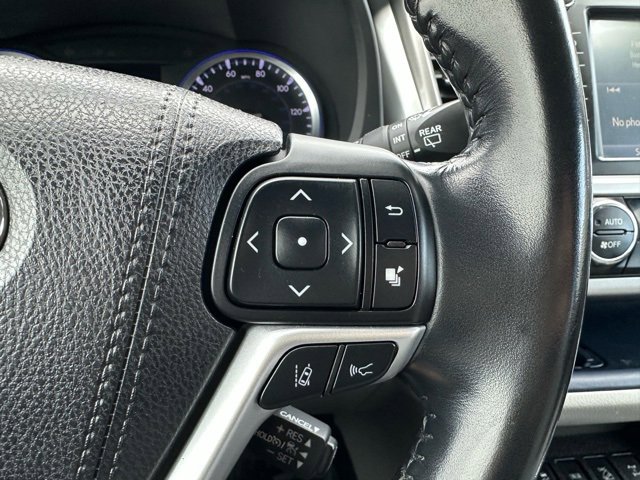 Used 2018 Toyota Highlander XLE image 16