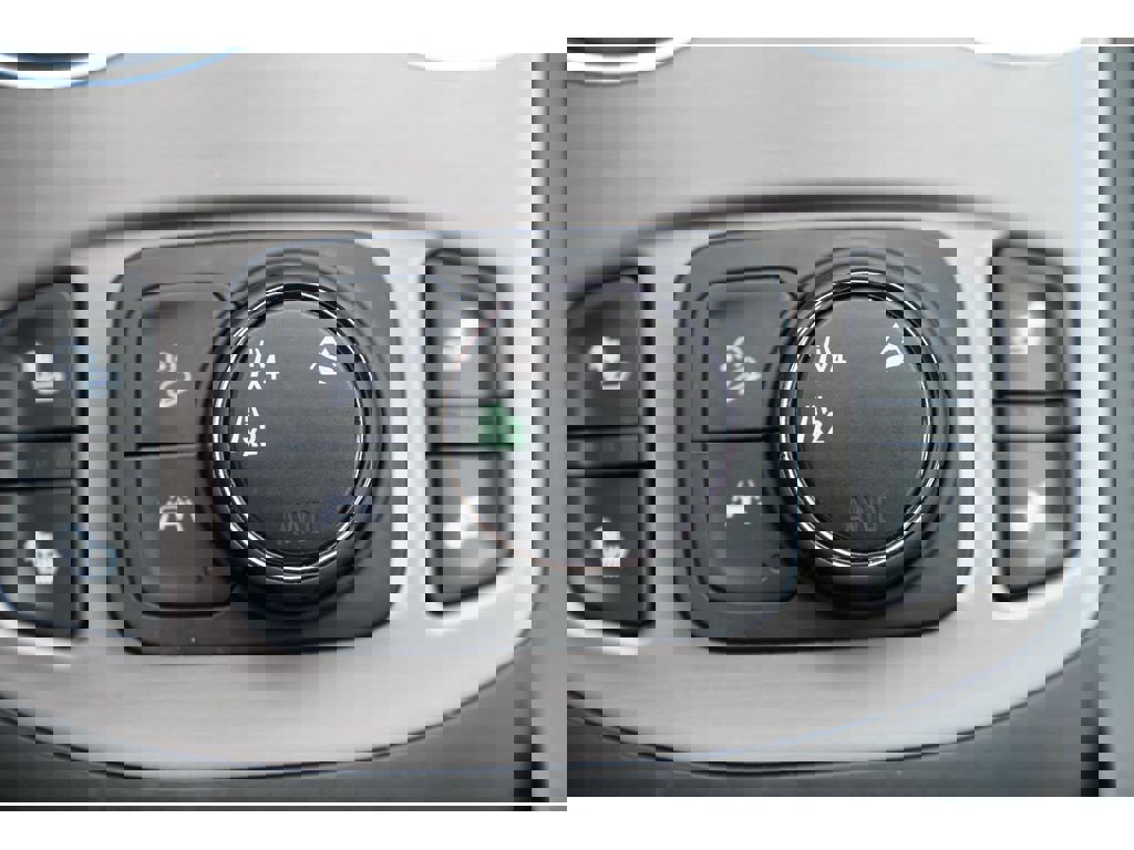 Used 2023 GMC Terrain AT4 image 23