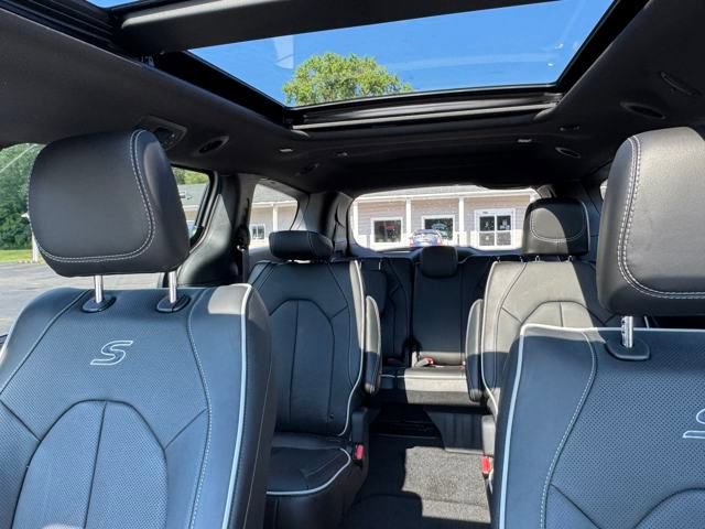 New 2026 Chrysler Pacifica Limited image 24