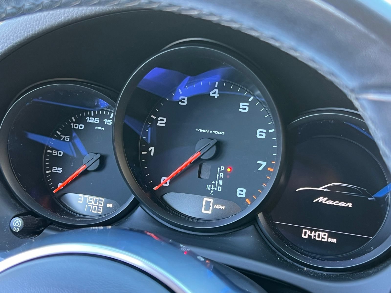 Used 2018 Porsche Macan AWD/4WD image 25