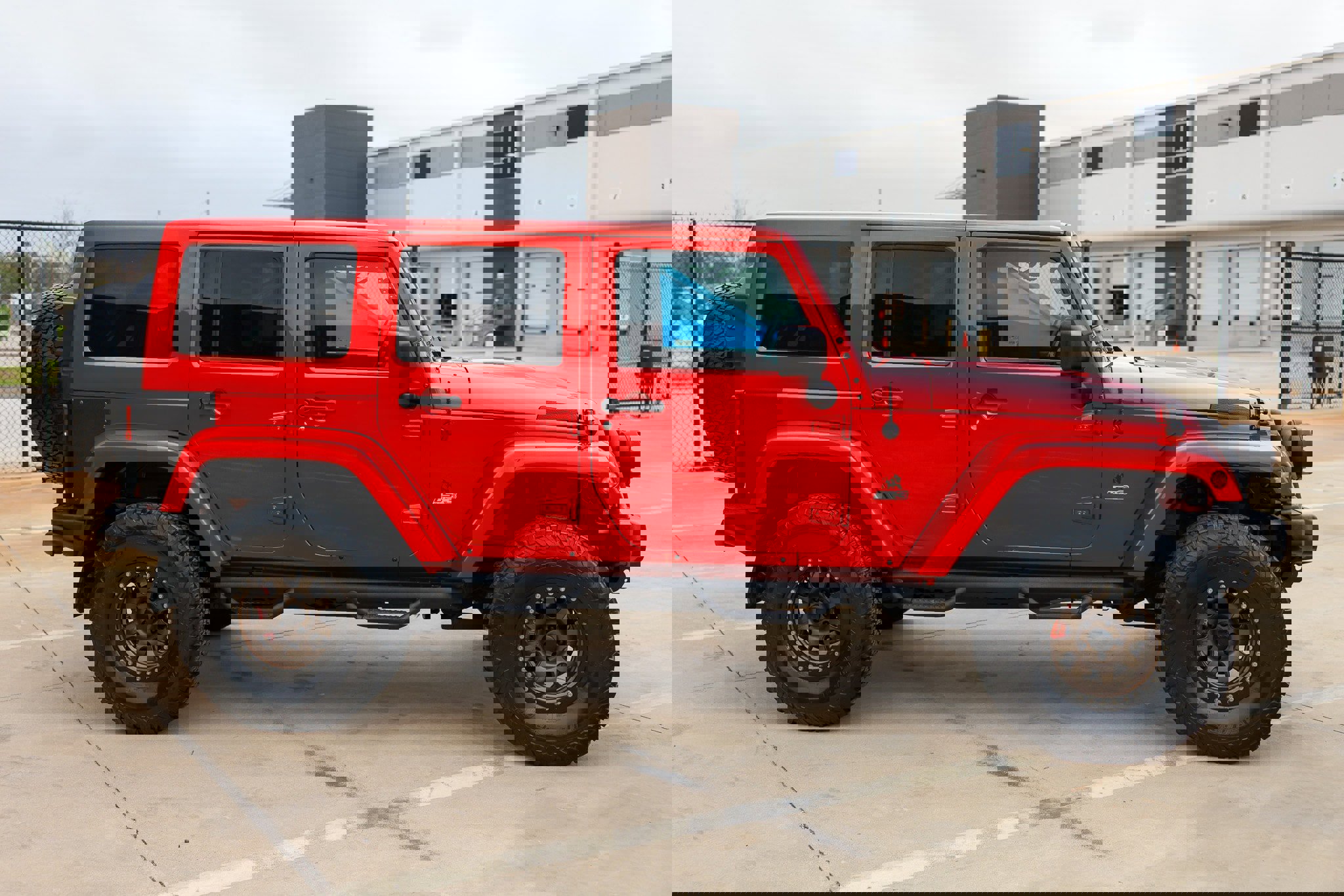 Used 2016 Jeep Wrangler Unlimited Rubicon w/ Connectivity Group image 18