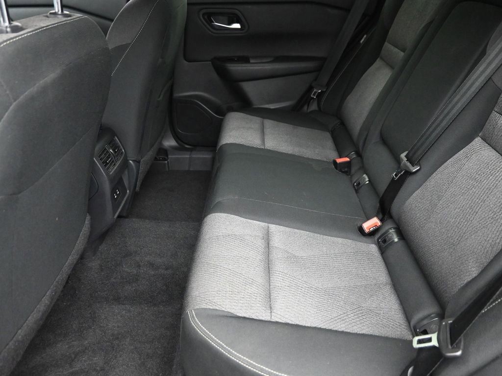 Used 2025 Nissan Rogue SV image 10