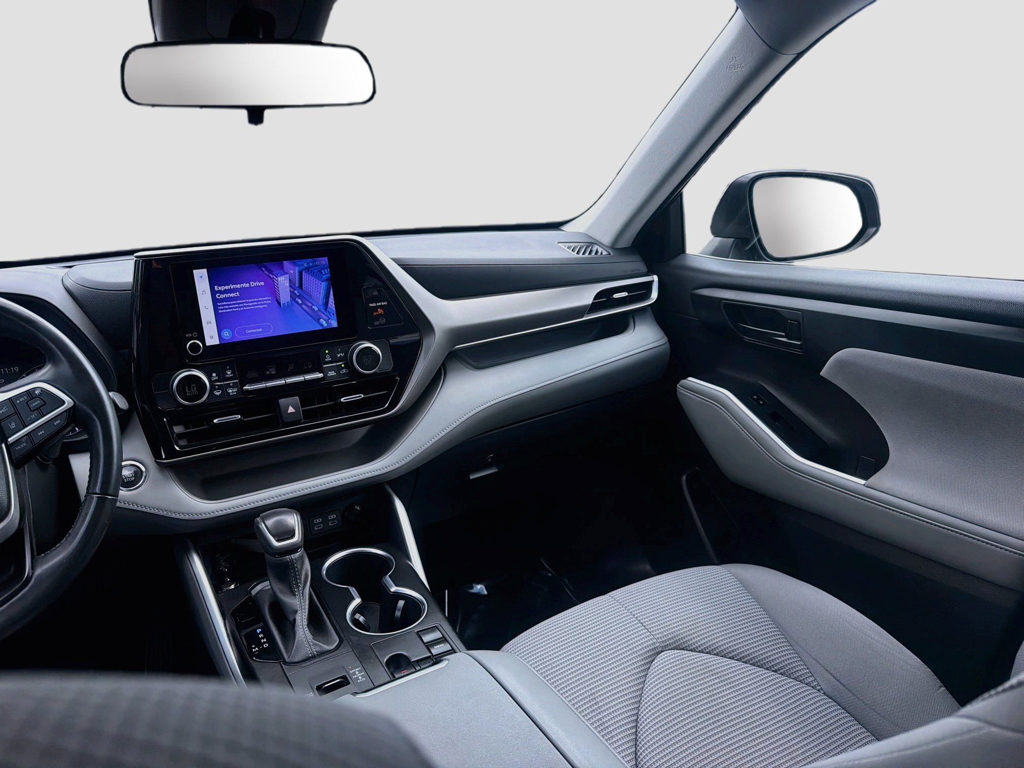 Used 2023 Toyota Highlander LE FWD image 21