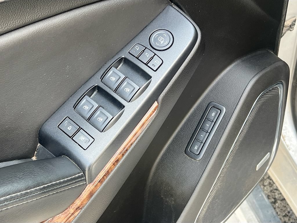Used 2019 Chevrolet Suburban Premier AWD/4WD image 18