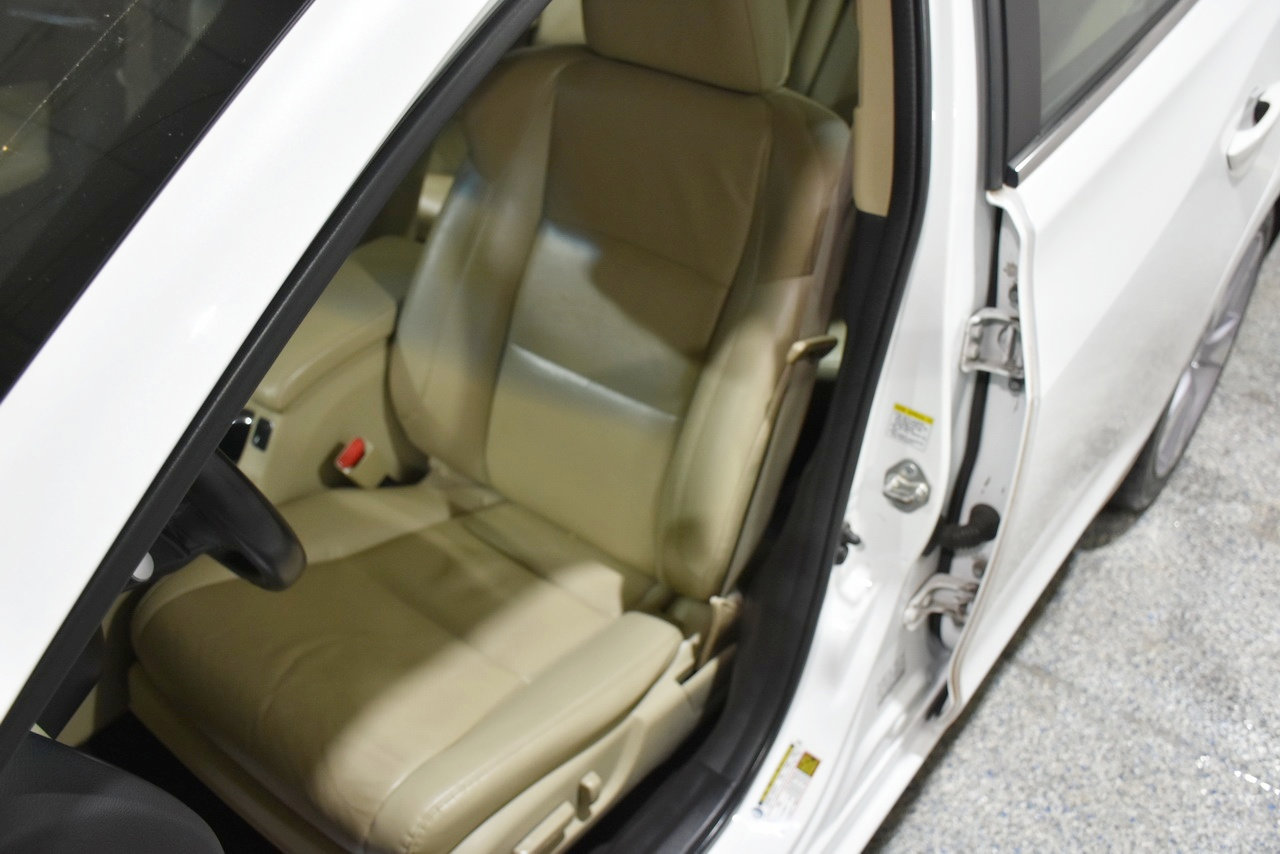 Used 2013 Acura ILX w/ Premium Package image 39