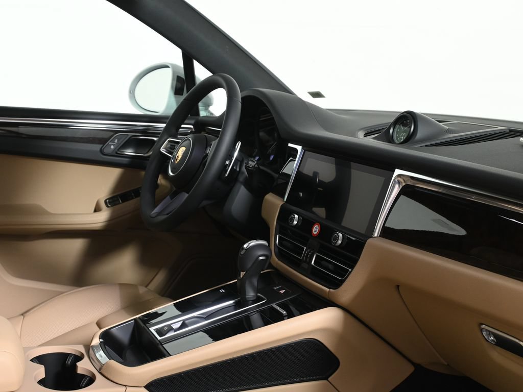 New 2026 Porsche Macan AWD/4WD image 38