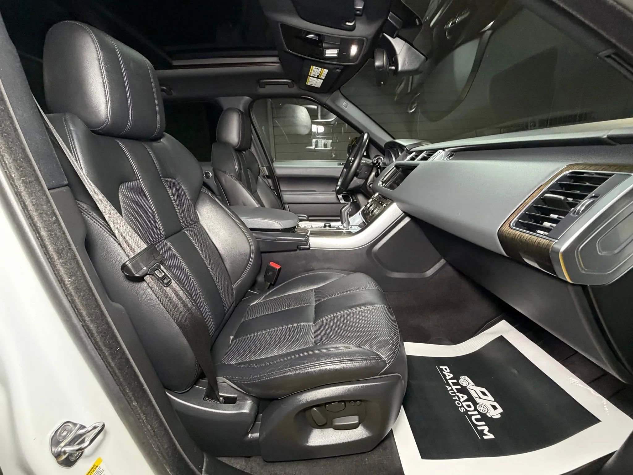 Used 2014 Land Rover Range Rover Sport SE image 46