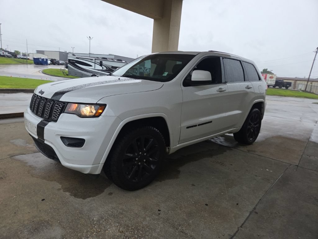 Used 2019 Jeep Grand Cherokee Altitude AWD/4WD image 2