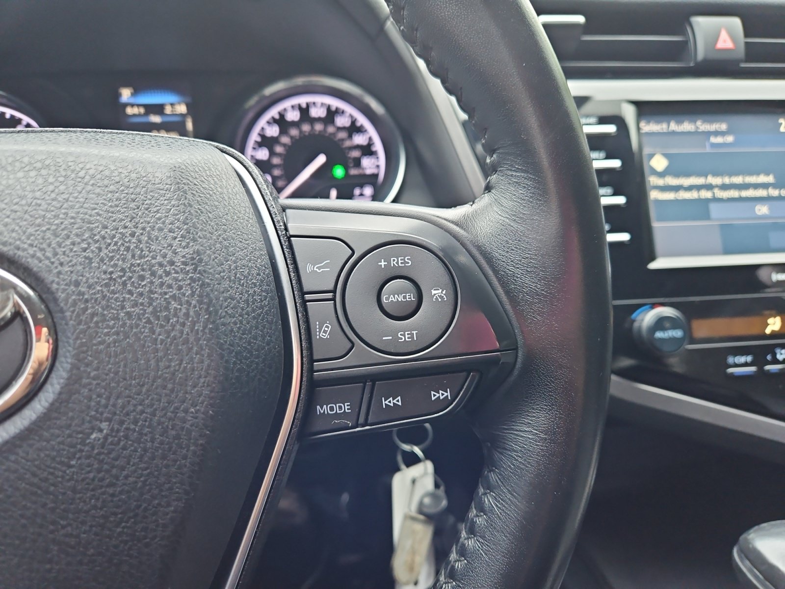 Used 2020 Toyota Camry SE FWD image 21