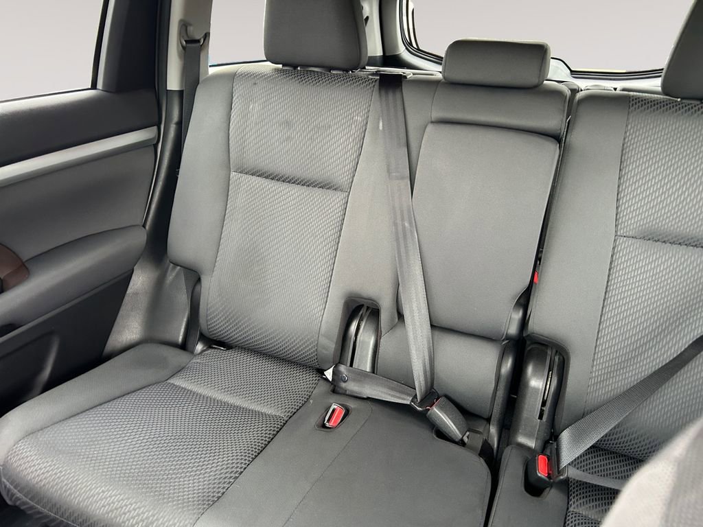 Used 2019 Toyota Highlander LE AWD/4WD image 13
