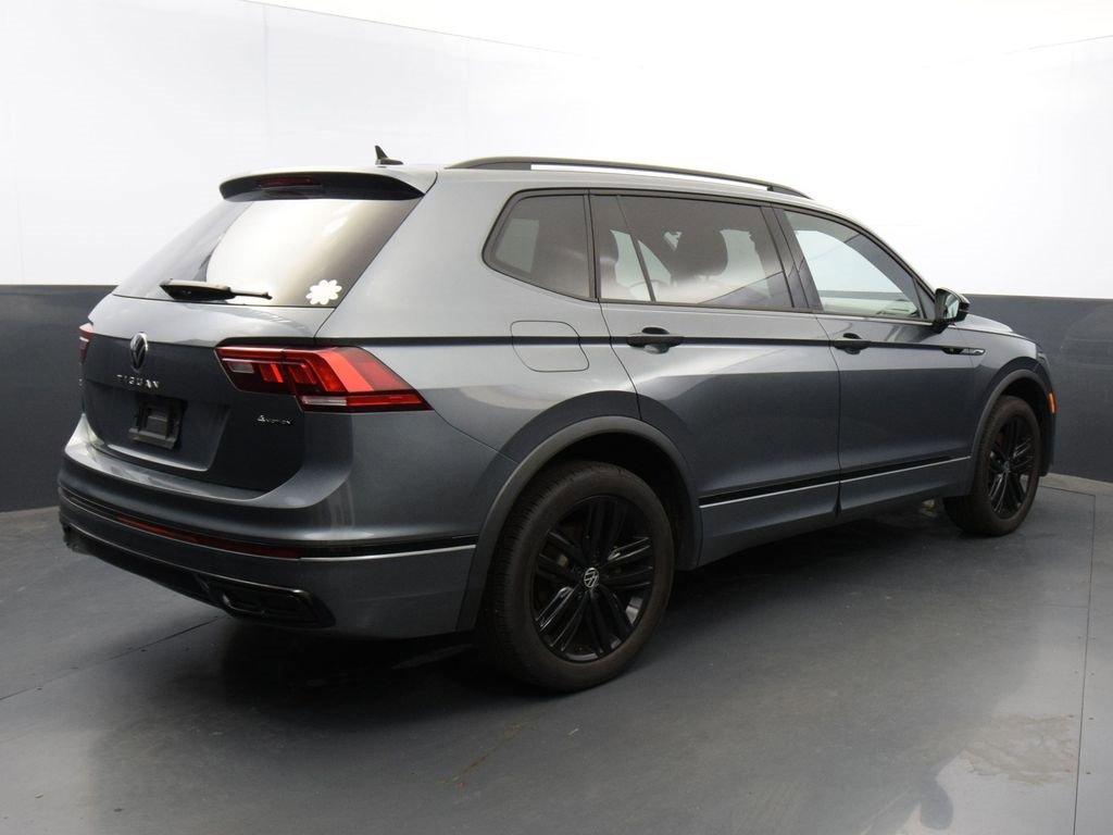 Certified 2022 Volkswagen Tiguan SE R-Line image 5
