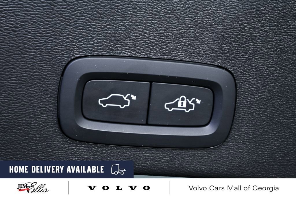 Certified 2023 Volvo XC40 B5 Plus w/ Protection Package Premier image 31