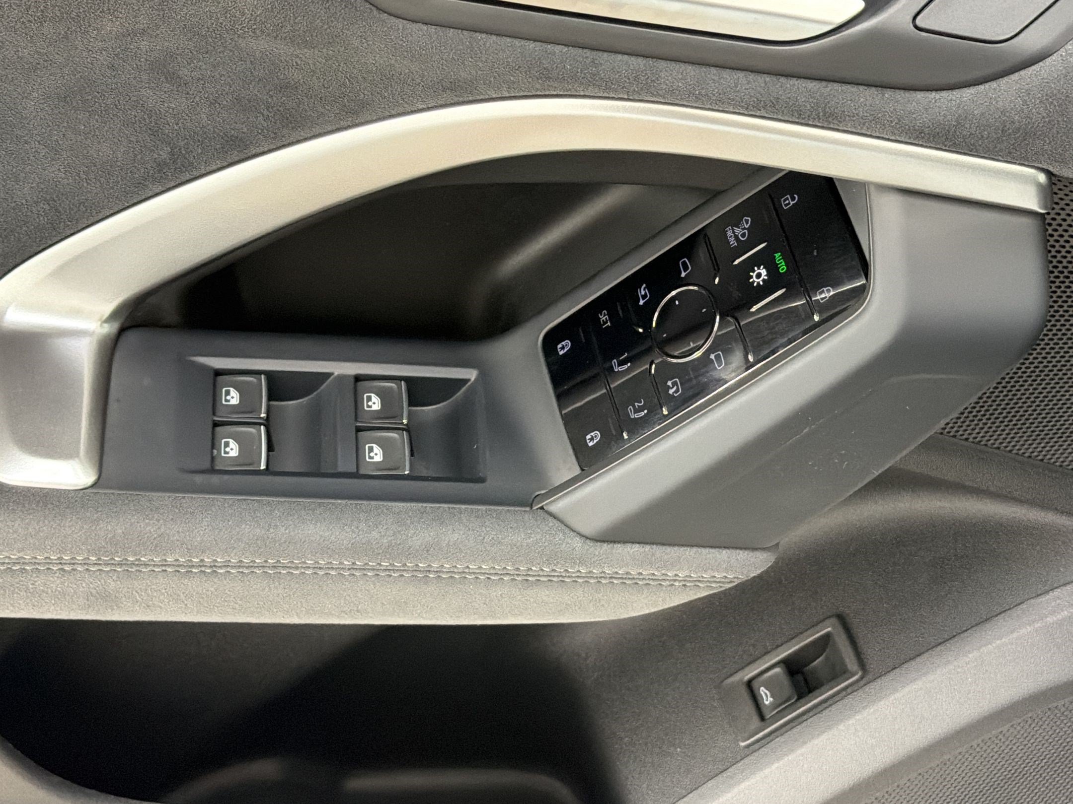 New 2026 Audi SQ5 Prestige AWD/4WD image 25