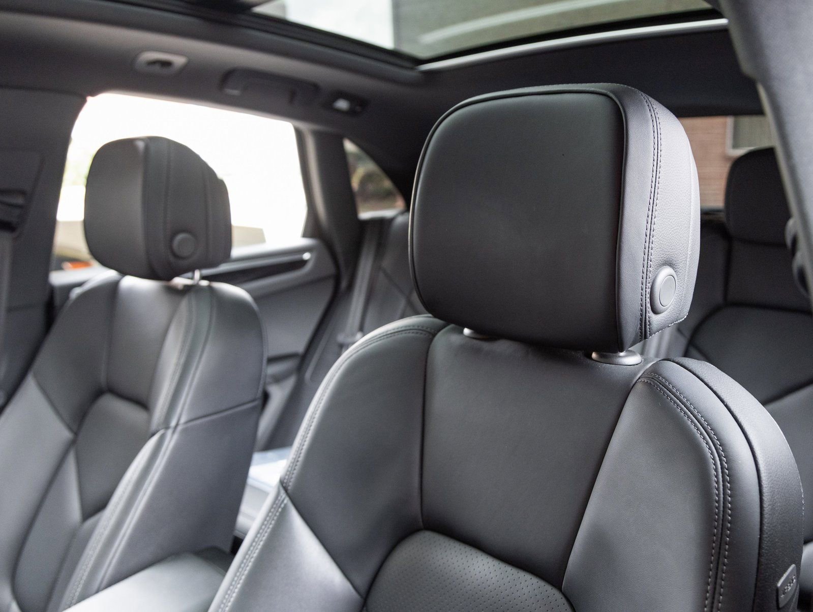 Certified 2023 Porsche Macan S image 22