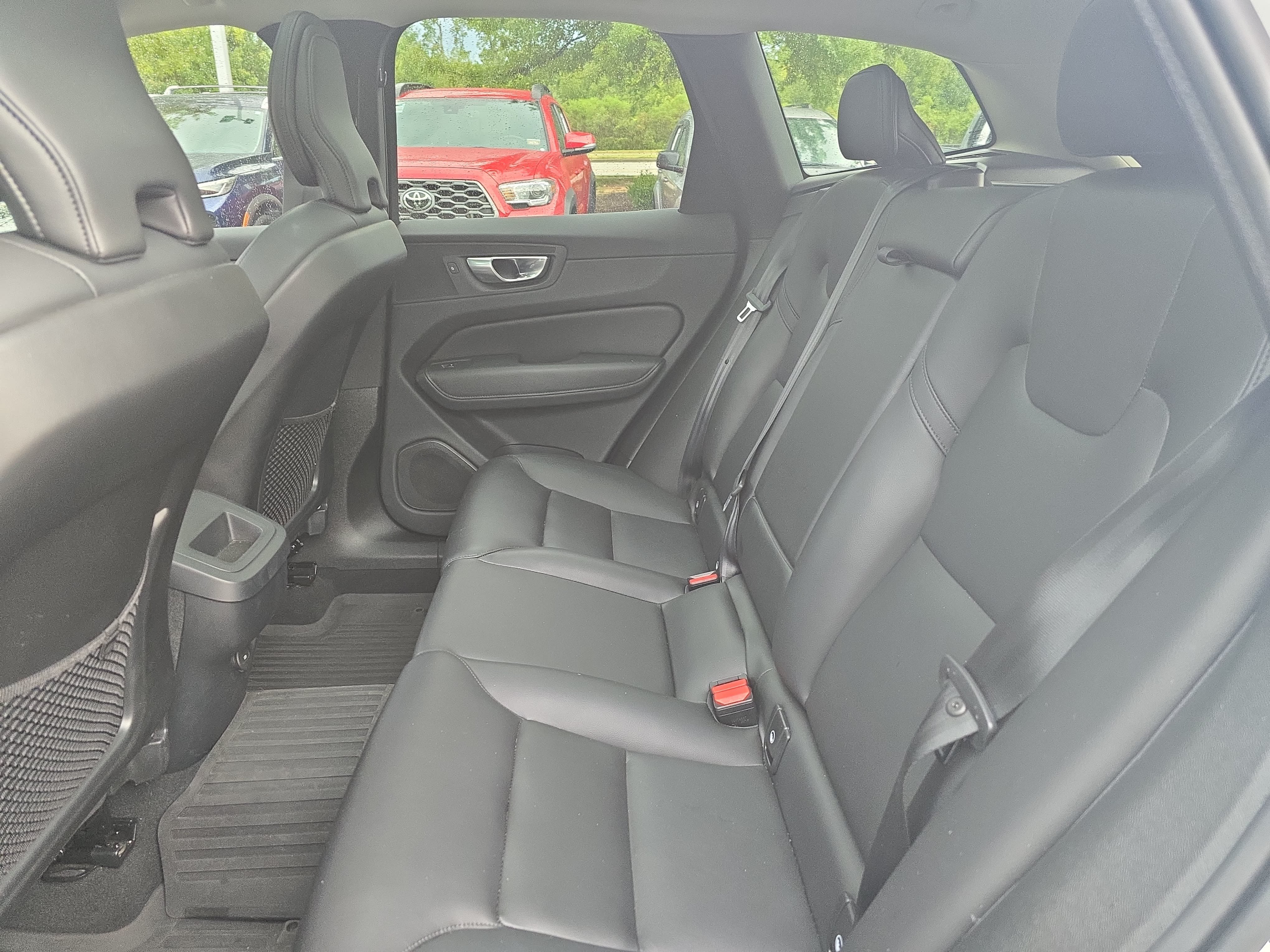 Used 2024 Volvo XC60 B5 Core AWD/4WD image 15