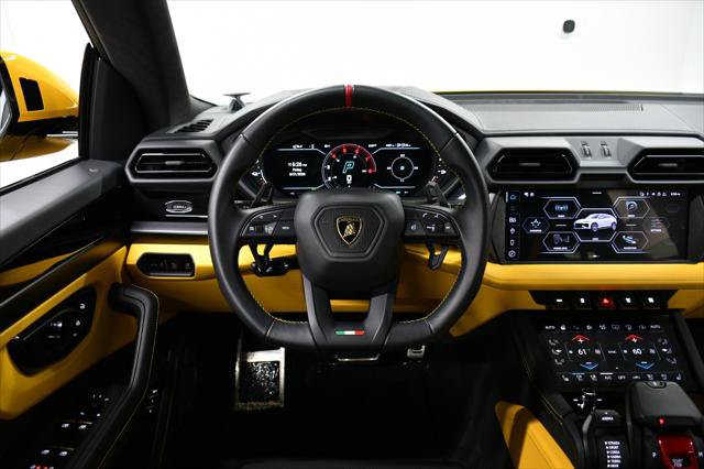 Used 2025 Lamborghini Urus SE AWD/4WD image 46
